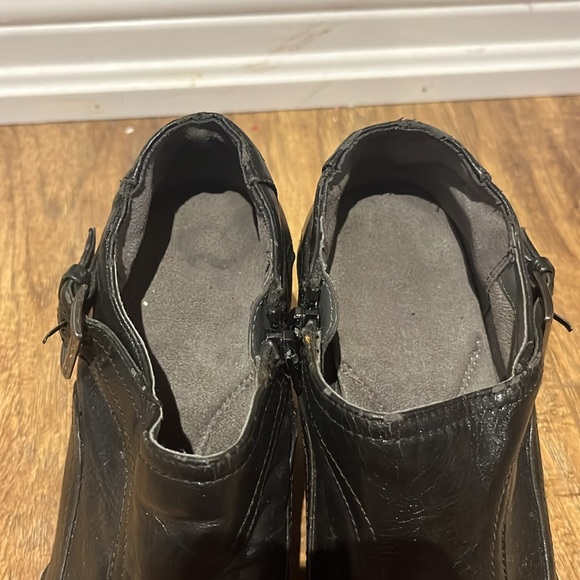 Aerolsoles low cut black zippered heeled ankle booties - Picture 7 of 13